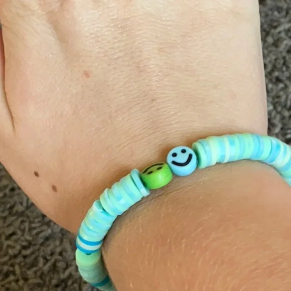 Clay bead bracelet - Picture 2 of 3